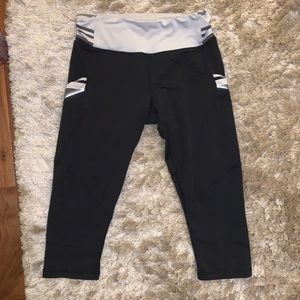 Lululemon Speed Crop w/ side pockets SZ 4
